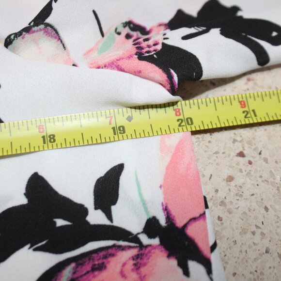 Investments Caroline Butterfly Three Quarter Sleeve Top - Picture 16 of 16